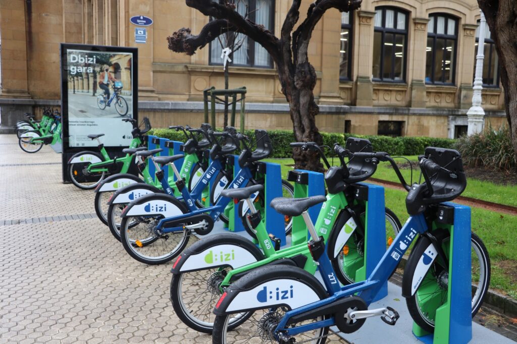 Las mejores rutas en carril bici por San Sebastián: Guía completa para viajeros y curiosos