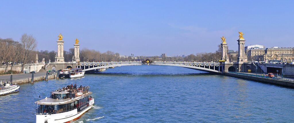 María Cristina bridge 2 Pont Alexandre III seen from the Pont des Invalides 001